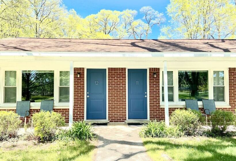 모텔 Elk Rapids Lakeshore Inn