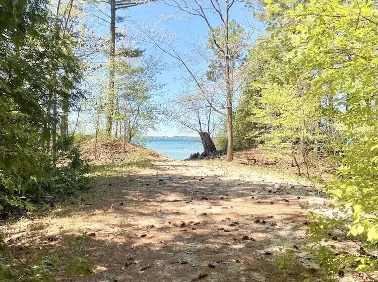 Motelli Elk Rapids Lakeshore Inn