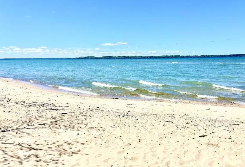 Motelli Elk Rapids Lakeshore Inn