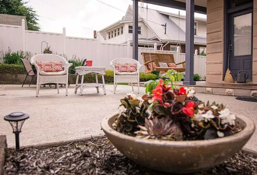 The Levi Deal Mansion Bed & Breakfast