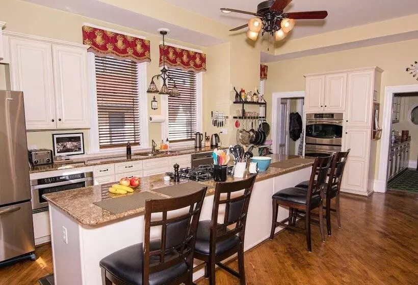 The Levi Deal Mansion Bed & Breakfast