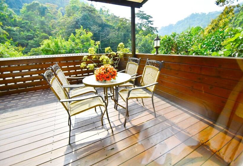 تختخواب و صبحانه Springcreek Hostel