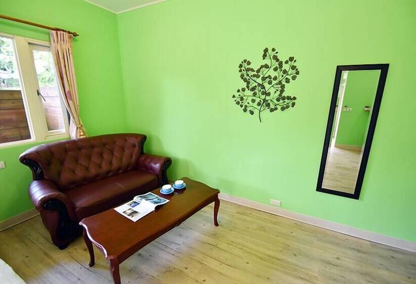 تختخواب و صبحانه Springcreek Hostel