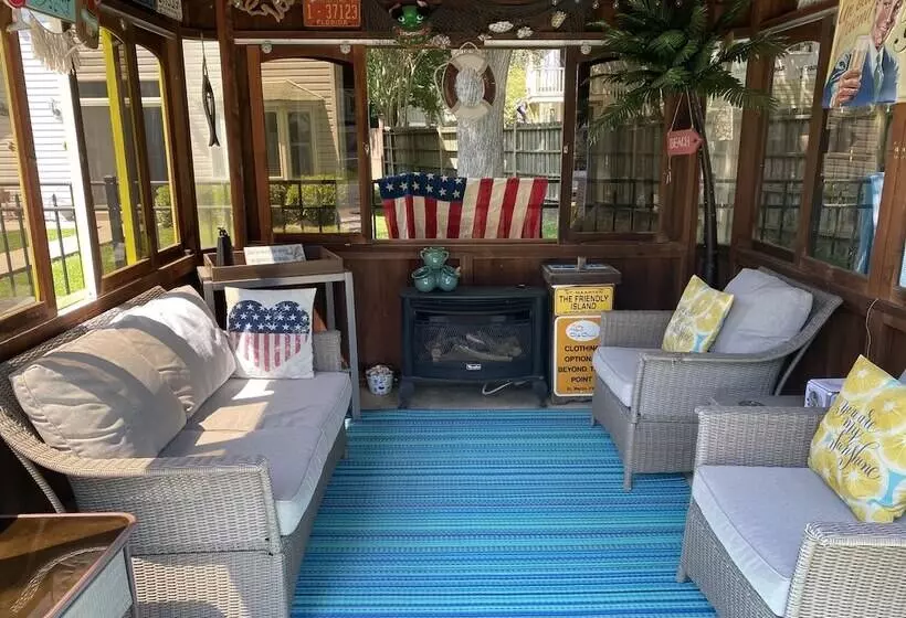 Colonial Beach Plaza Bed & Breakfast