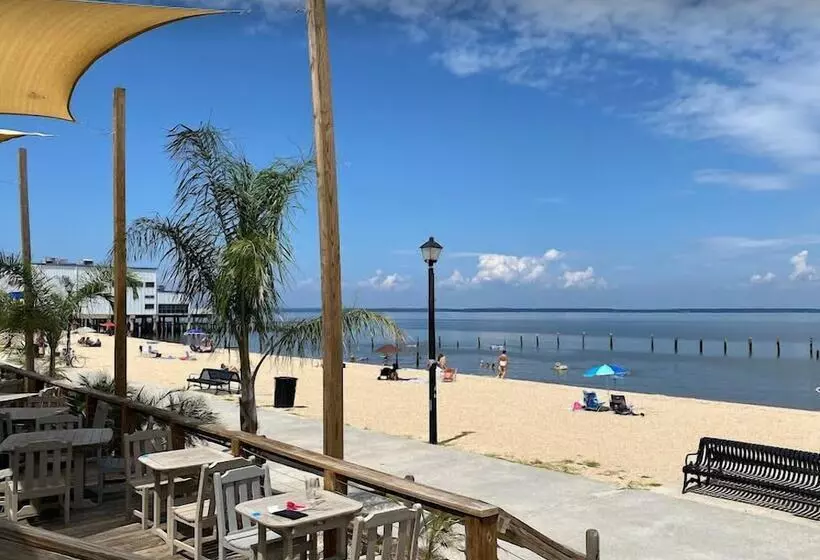 Colonial Beach Plaza Bed & Breakfast