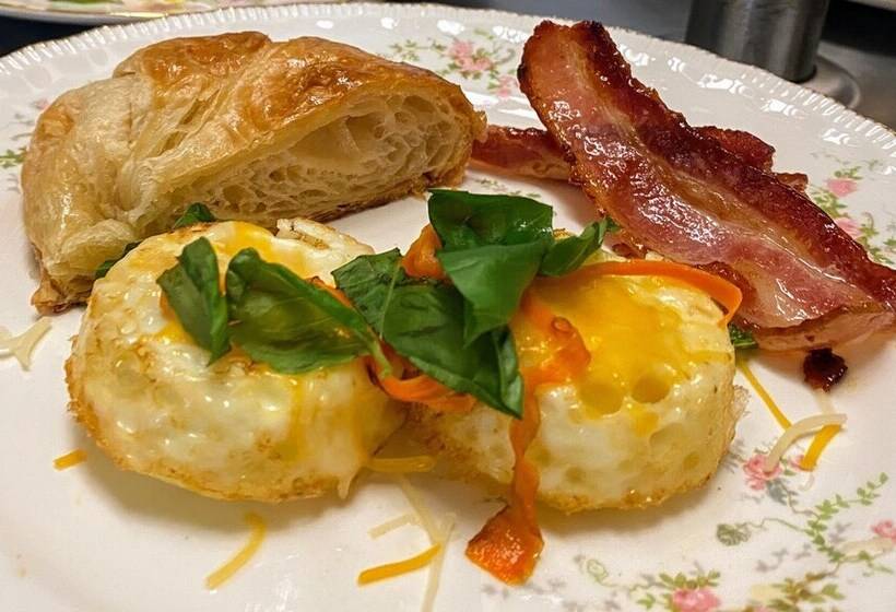 Colonial Beach Plaza Bed & Breakfast