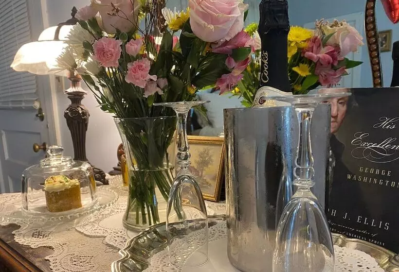 Colonial Beach Plaza Bed & Breakfast