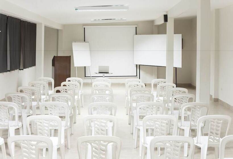 Отель El Angolo Chosica