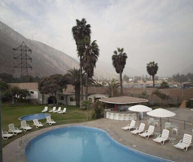 Отель El Angolo Chosica