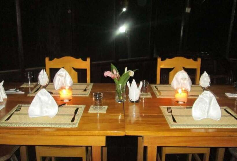 בית מלון כפרי Maloka Sandoval Lodge