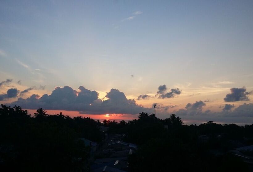 هتل Rasdhoo Sea View