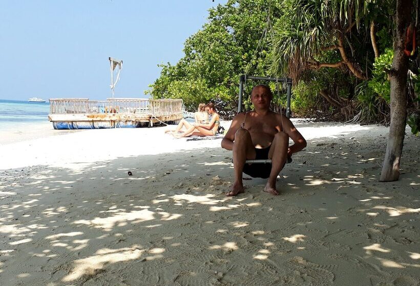 هتل Rasdhoo Sea View