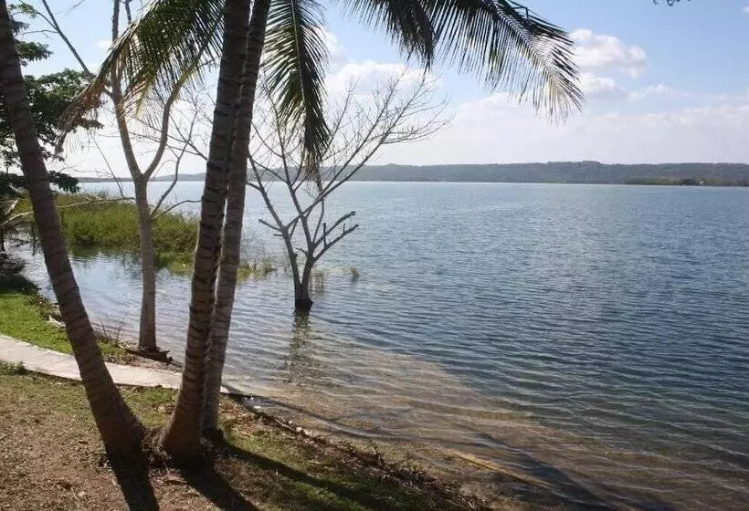 هتل Santa Bárbara Tikal