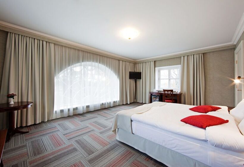 هتل Skrunda Manor