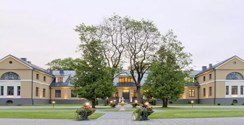 هتل Skrunda Manor