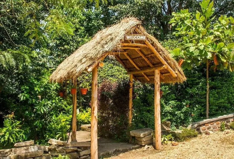 هتل The Baboon Safari Resort