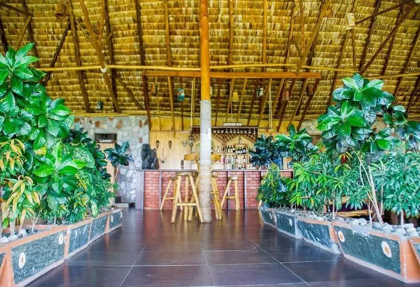 هتل The Baboon Safari Resort