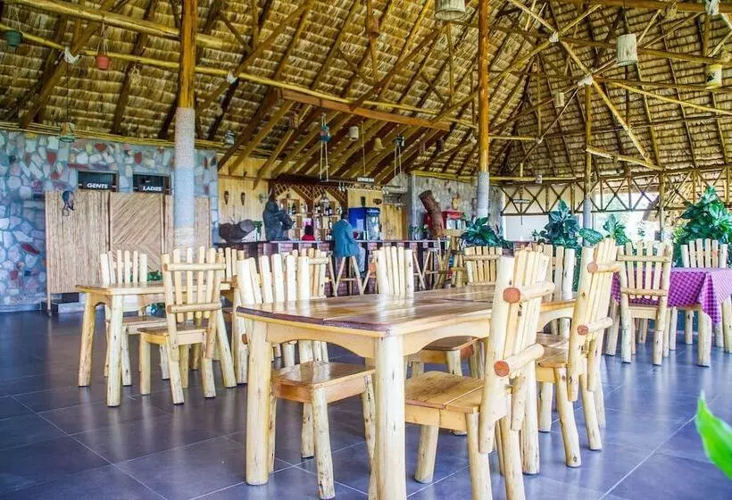 هتل The Baboon Safari Resort