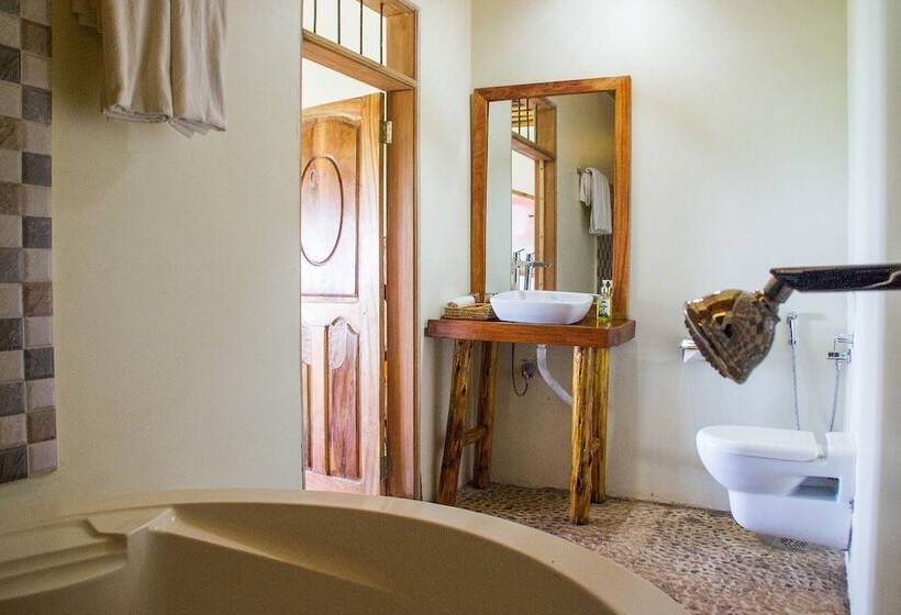 هتل The Baboon Safari Resort