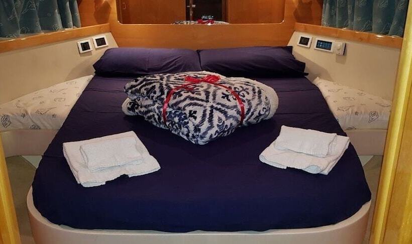 هتل Yacht Suite Forio Ischia