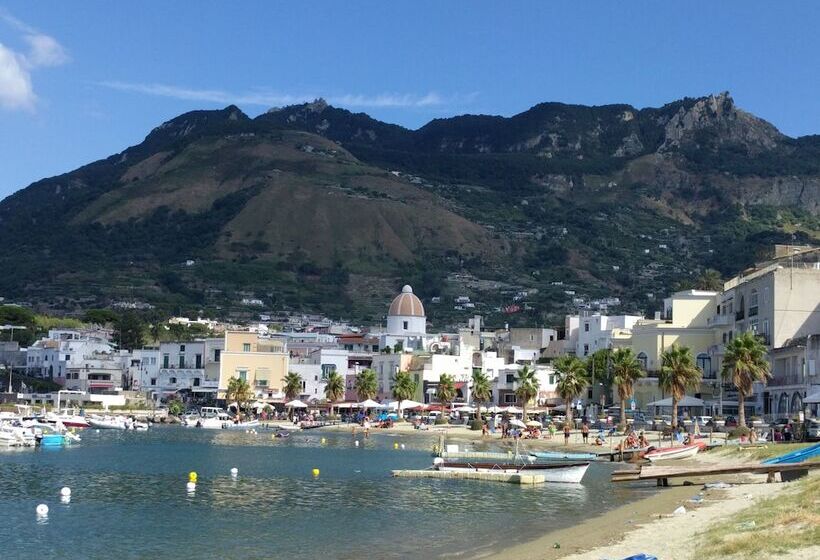 هتل Yacht Suite Forio Ischia