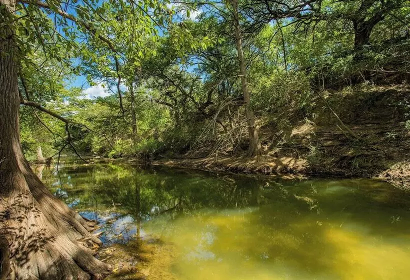 Mendelbaum Winery Guest Cabins