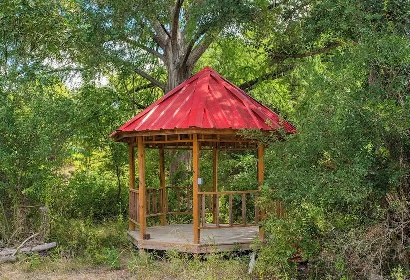 Mendelbaum Winery Guest Cabins