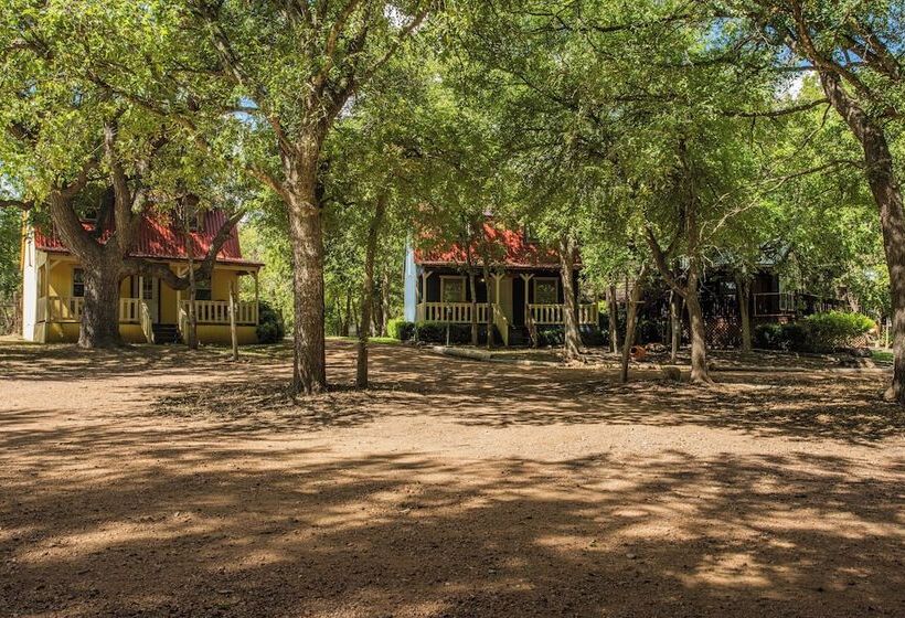 Mendelbaum Winery Guest Cabins