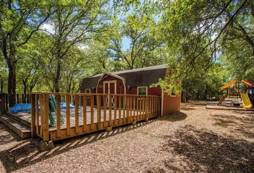Mendelbaum Winery Guest Cabins