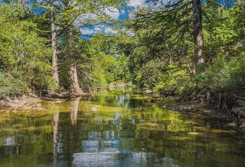 Mendelbaum Winery Guest Cabins