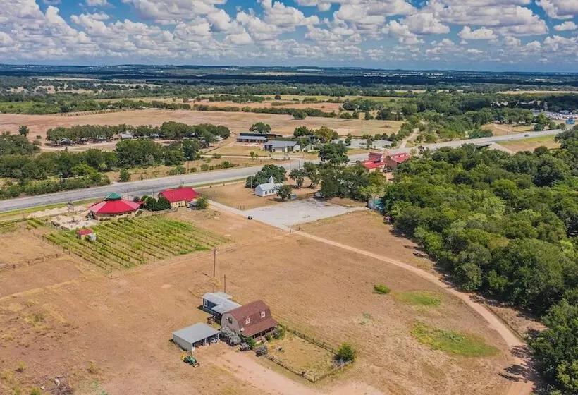 Mendelbaum Winery Guest Cabins