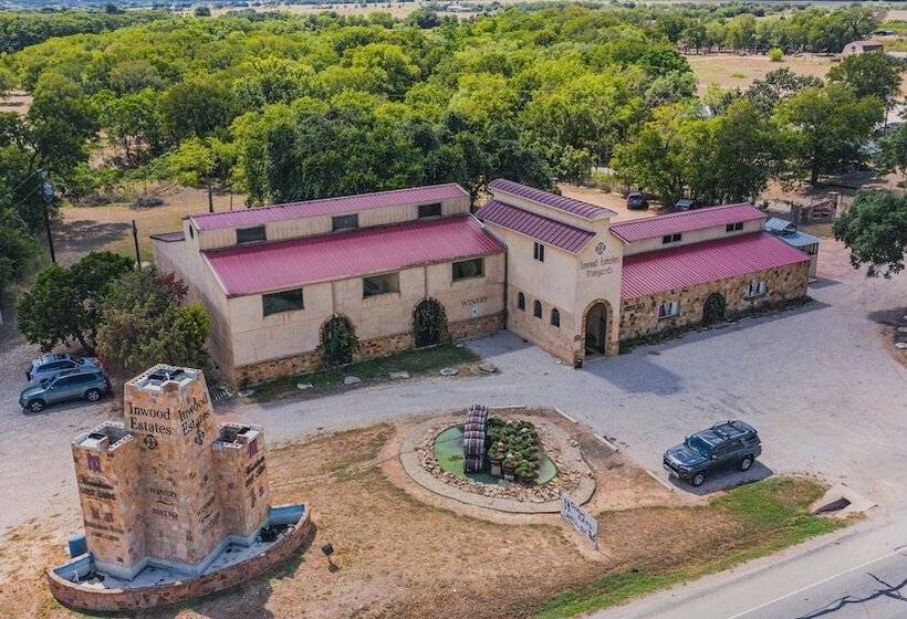 Mendelbaum Winery Guest Cabins