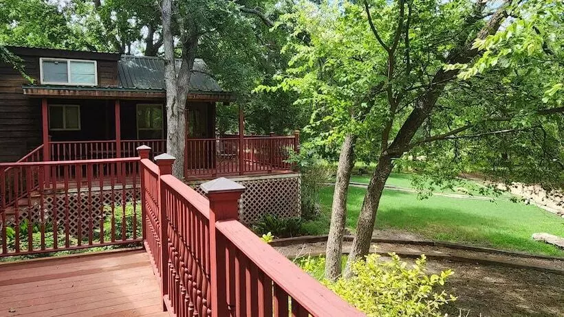 Mendelbaum Winery Guest Cabins