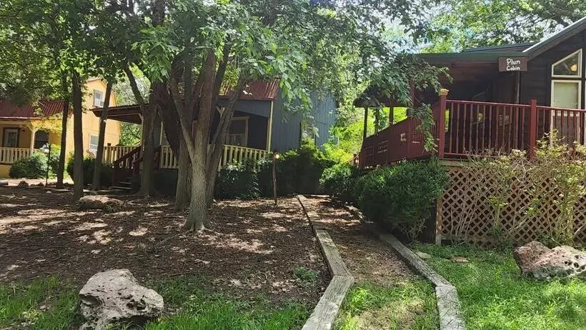 Mendelbaum Winery Guest Cabins