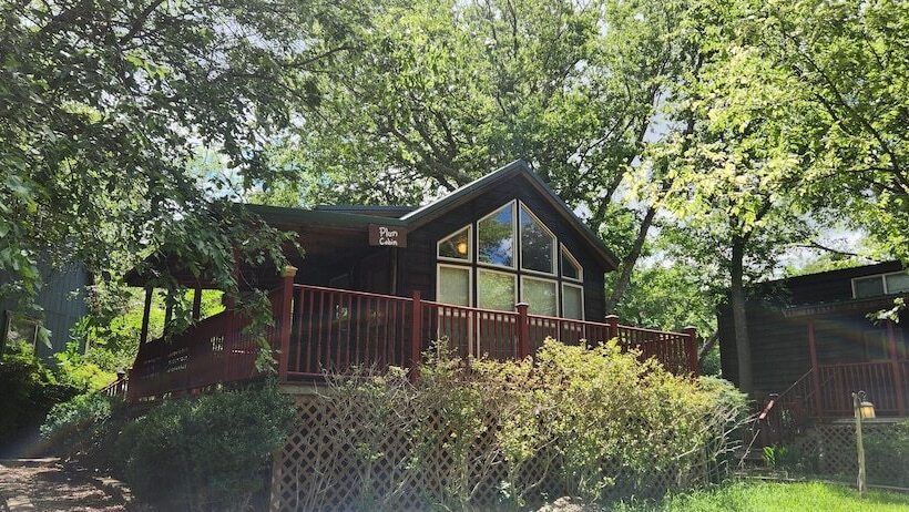 Mendelbaum Winery Guest Cabins