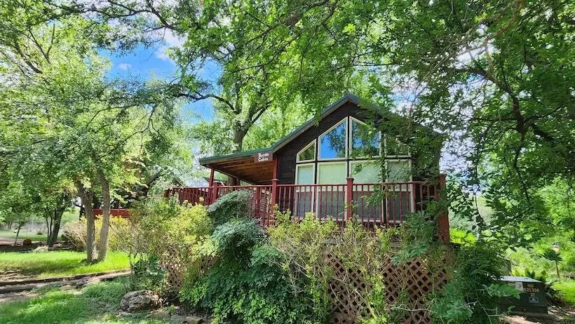 Mendelbaum Winery Guest Cabins