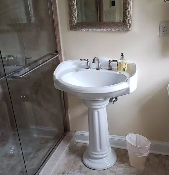 Miller Dunham House Bed & Breakfast