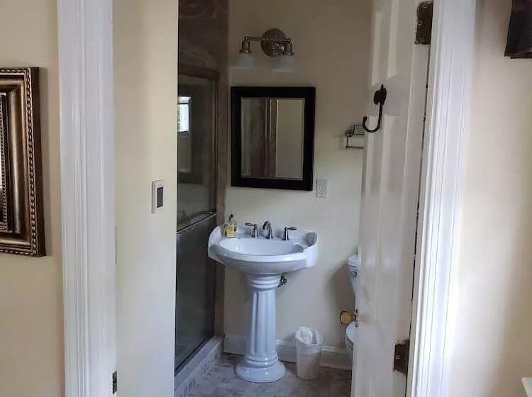 Miller Dunham House Bed & Breakfast