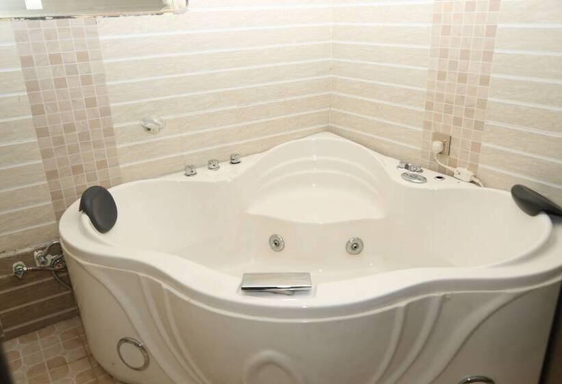 Nokras Riverine Hotel & Spa