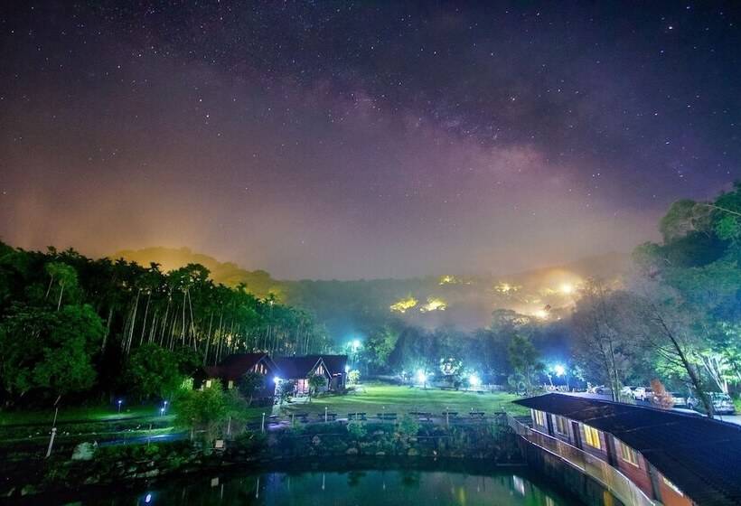 پانسیون Double Lake Villa