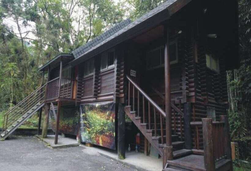 پانسیون Double Lake Villa