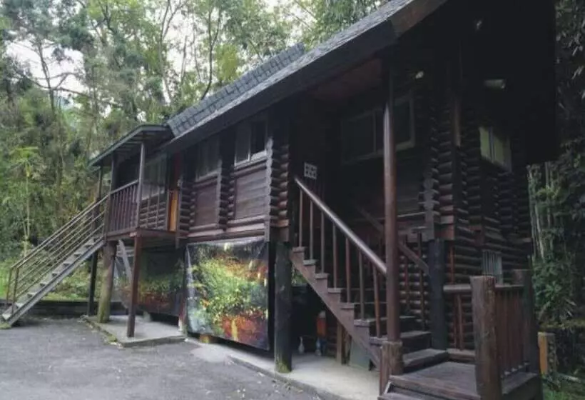 پانسیون Double Lake Villa