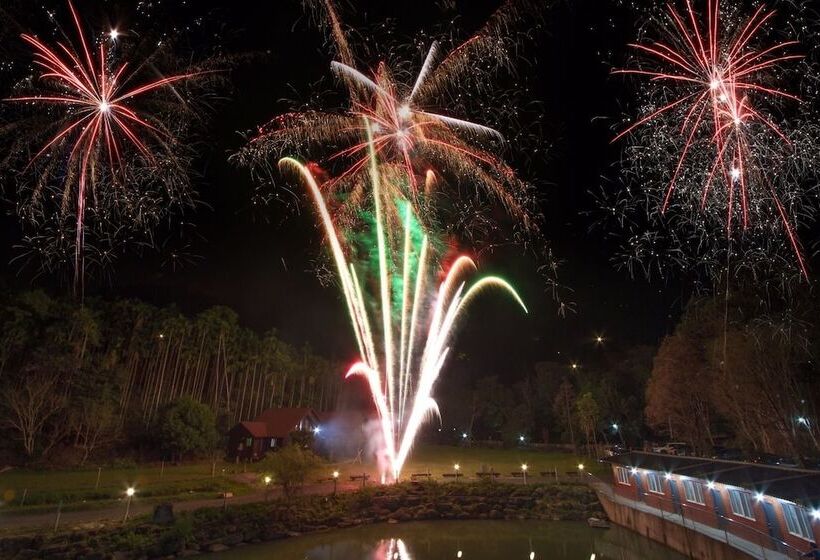 پانسیون Double Lake Villa