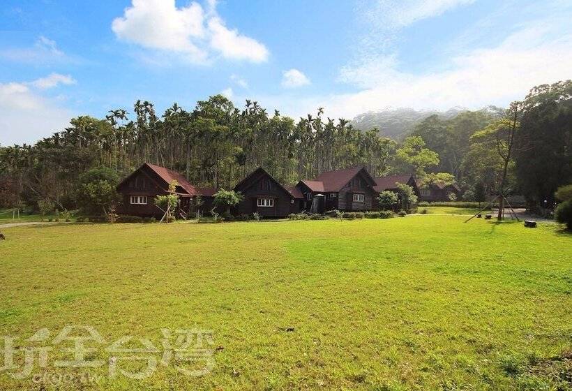 پانسیون Double Lake Villa