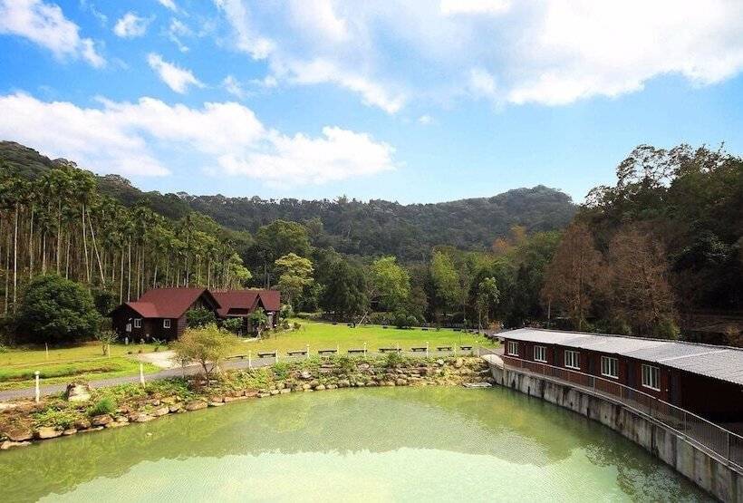 پانسیون Double Lake Villa