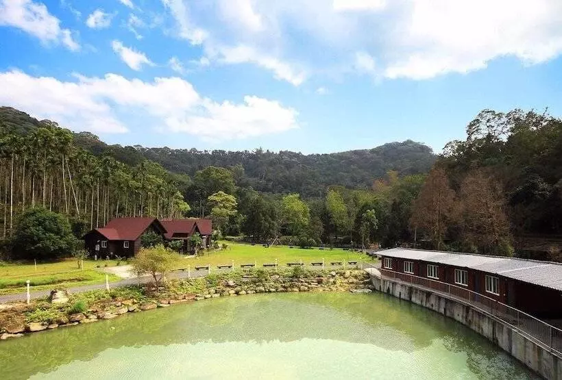 پانسیون Double Lake Villa