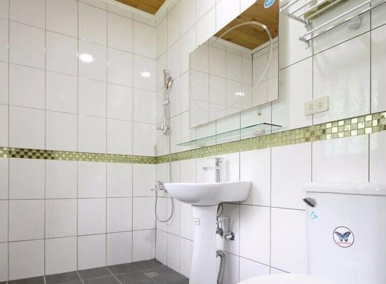 پانسیون Double Lake Villa