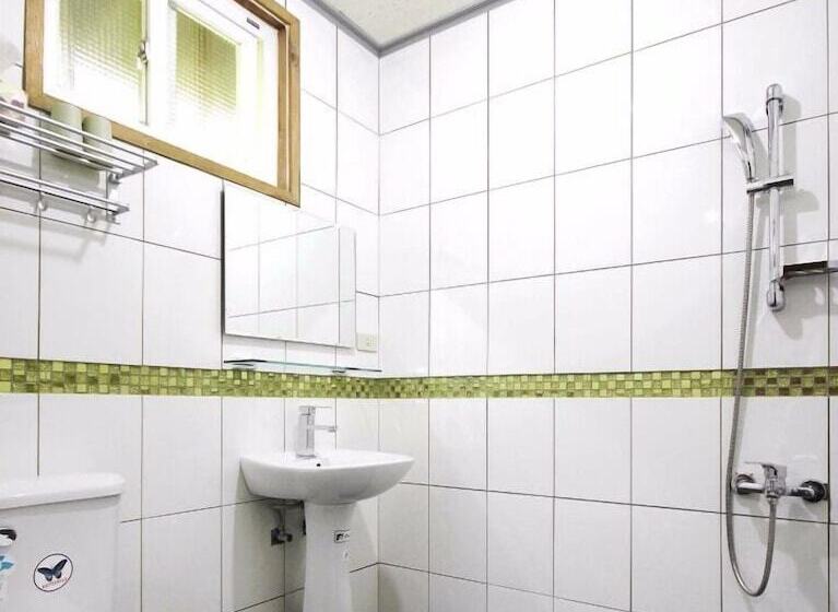 پانسیون Double Lake Villa