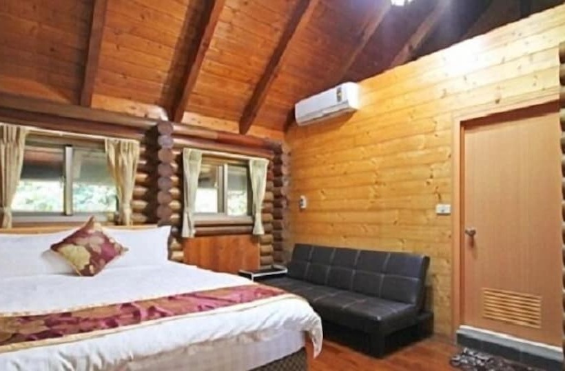 پانسیون Double Lake Villa