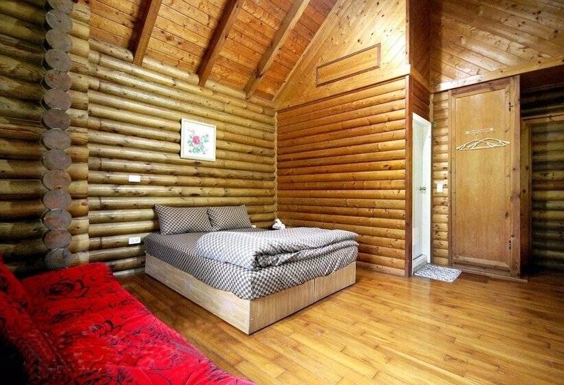 پانسیون Double Lake Villa